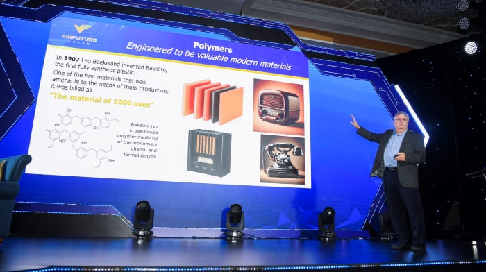 Giáo sư Martin Green, Giám đốc sáng lập Trung tâm Quang điện Tiên tiến tại Đại học New South Wales, Úc