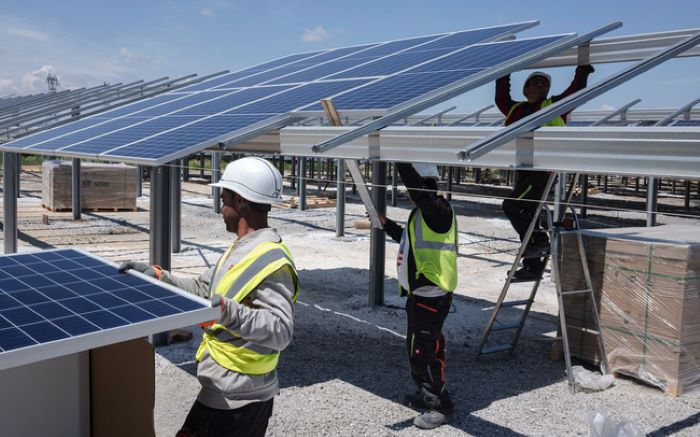 Khung giá đỡ năng lượng mặt trời là bộ phận cố định và nâng đỡ toàn bộ hệ thống điện mặt trời