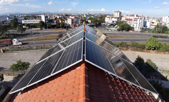 Tham khảo bảng giá lắp đặt hệ thống năng lượng mặt trời cho hộ gia đình với công suất nhỏ Tham khảo bảng giá lắp đặt hệ thống năng lượng mặt trời cho hộ gia đình với công suất nhỏ