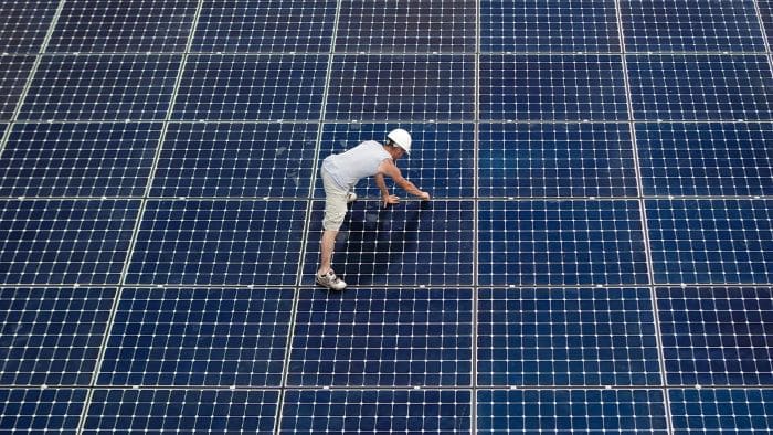 Dựa vào 2 công thức trên để tính sản lượng điện tạo ra từ tấm pin mặt trời