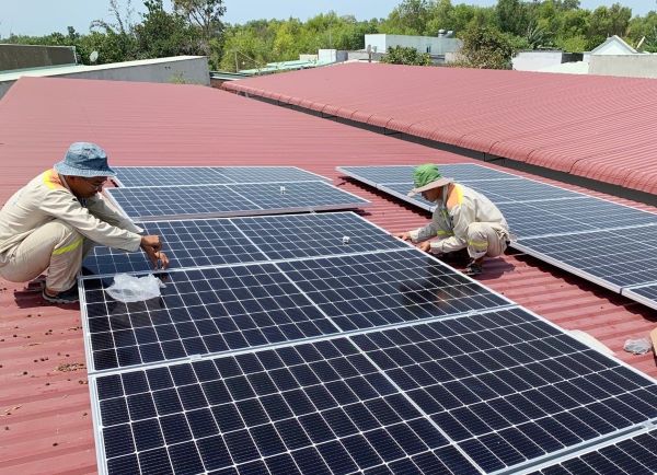 Lắp pin mặt trời trên mái nhà cần lưu ý những gì?