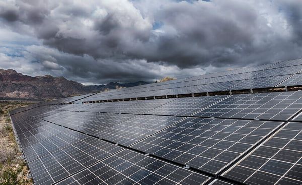 Tác động của thời tiết ảnh hưởng trực tiếp đến hiệu suất tấm pin năng lượng mặt trời