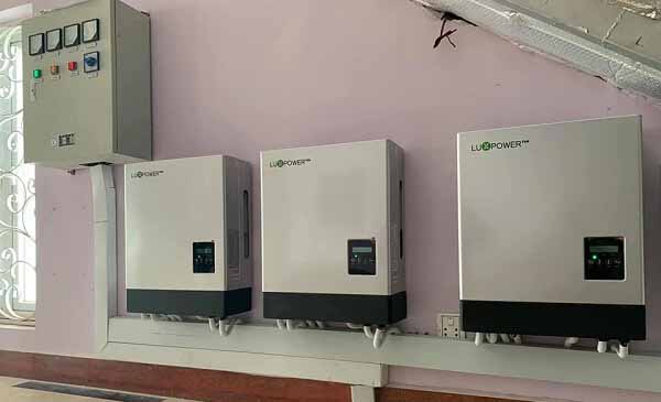 Điểm mạnh lớn nhất của Inverter Luxpower là hiệu suất chuyển đổi đạt trên 97,6% Điểm mạnh lớn nhất của Inverter Luxpower là hiệu suất chuyển đổi đạt trên 97,6%