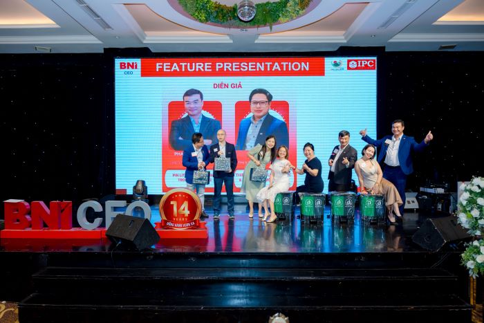 Những quà thiết thực được trao tận tay cho những người tham gia đặt câu hỏi sáng tạo