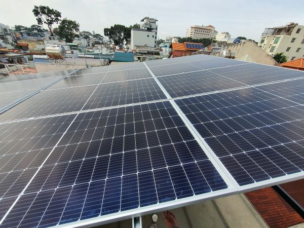 Quy trình thi công điện mặt trời được thực hiện từ giai đoạn khảo sát cho đến vận hành hệ thống