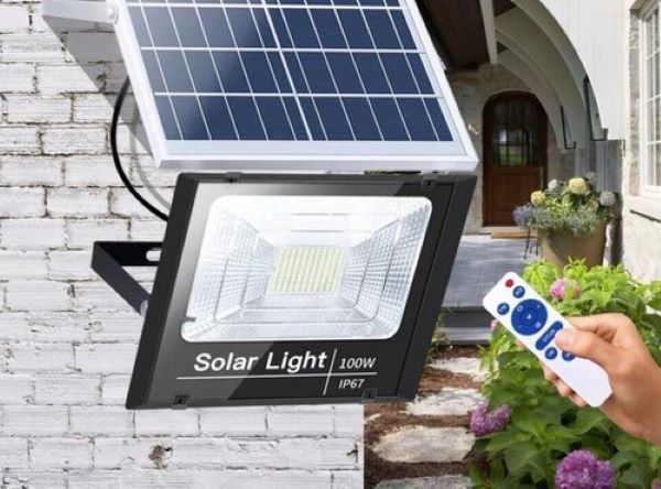 Đèn năng lượng lượng mặt trời có điều khiển từ xa bằng remote