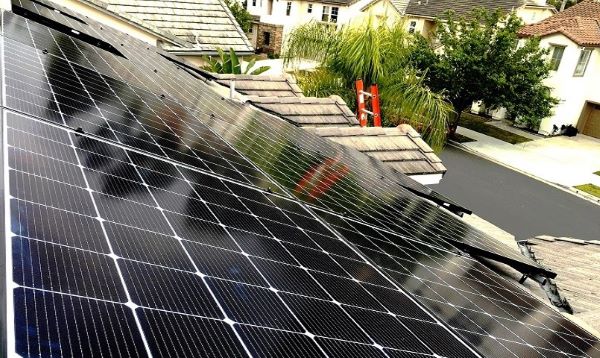 Lắp đặt hệ thống điện năng lượng áp mái vừa giảm tiền điện, vừa bảo vệ môi trường Lắp đặt hệ thống điện năng lượng áp mái vừa giảm tiền điện, vừa bảo vệ môi trường