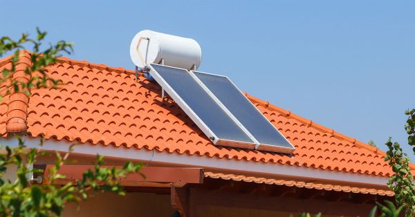 Máy nước nóng từ năng lượng mặt trời tiết kiệm đáng kể