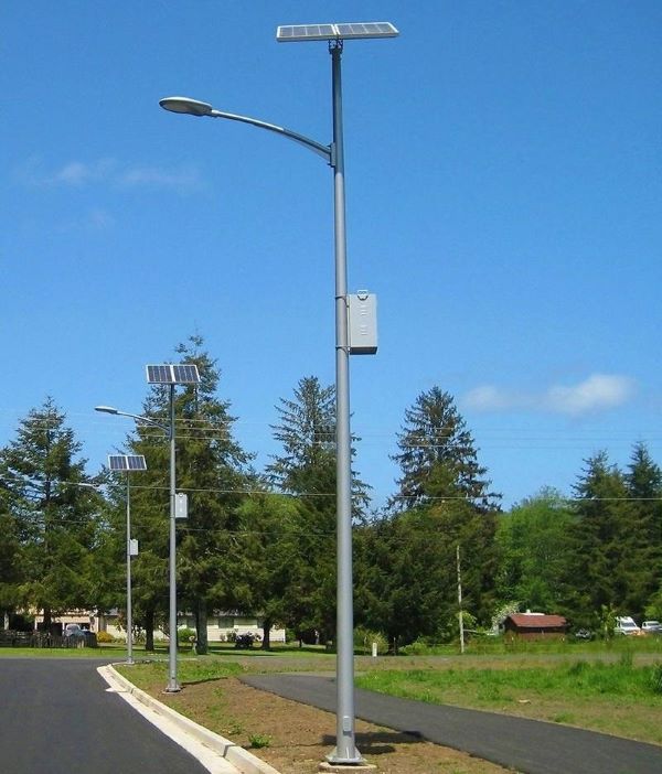 Trụ đèn năng lượng mặt trời được lắp đặt ở khắp các đường phố