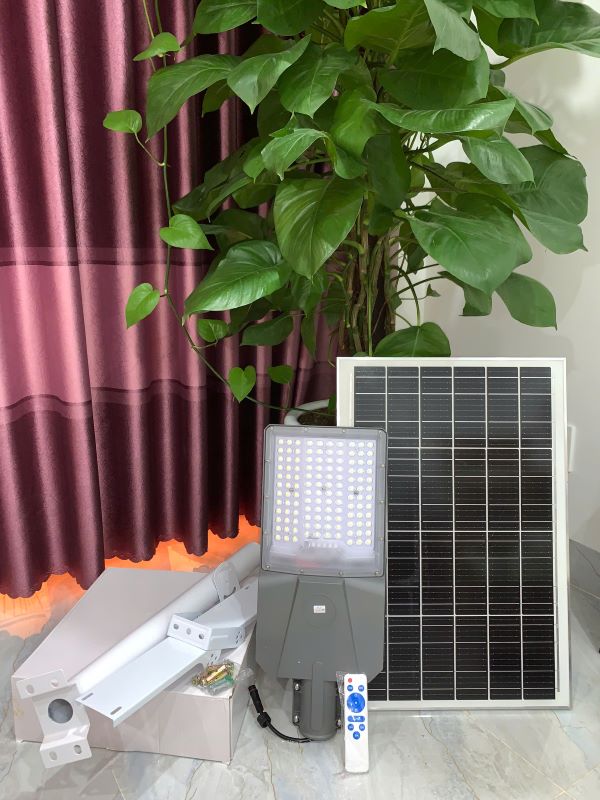 Trọn bộ đèn đường năng lượng mặt trời mắt ngọc 1200W  Trọn bộ đèn đường năng lượng mặt trời mắt ngọc 1200W