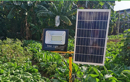 Kinh nghiệm chọn mua đèn pha năng lượng mặt trời chất lượng cao Kinh nghiệm chọn mua đèn pha năng lượng mặt trời chất lượng cao