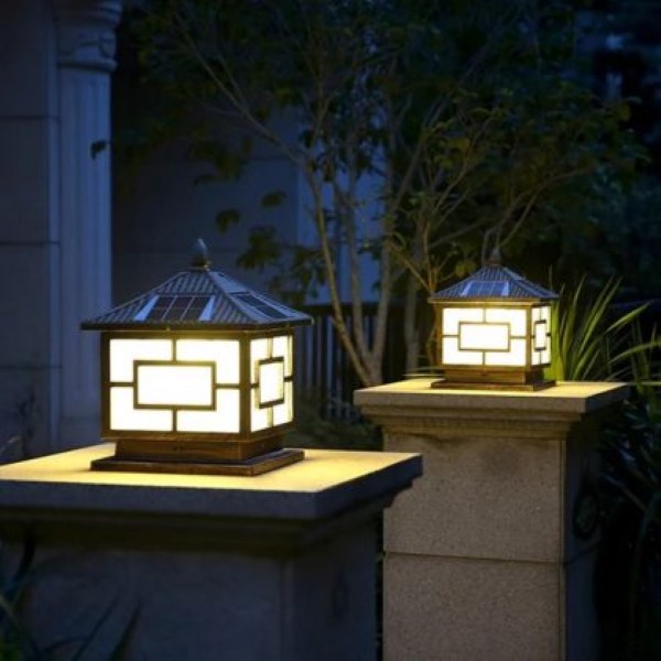 Mẫu đèn trụ năng lượng mặt trời kiểu vuông mái chóp Mẫu đèn trụ năng lượng mặt trời kiểu vuông mái chóp