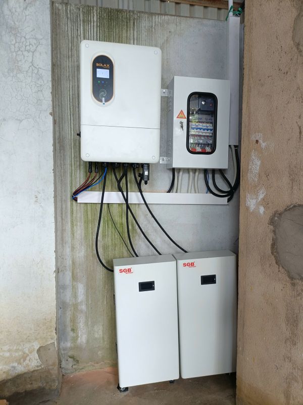 Hệ thống điện mặt trời Hybrid với công suất 22kWp, lưu trữ 48kWp