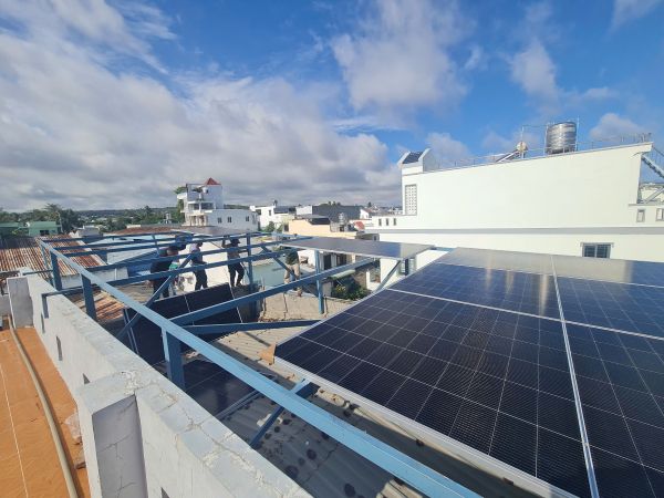 Khi nào cần thay pin năng lượng mặt trời gia đình?