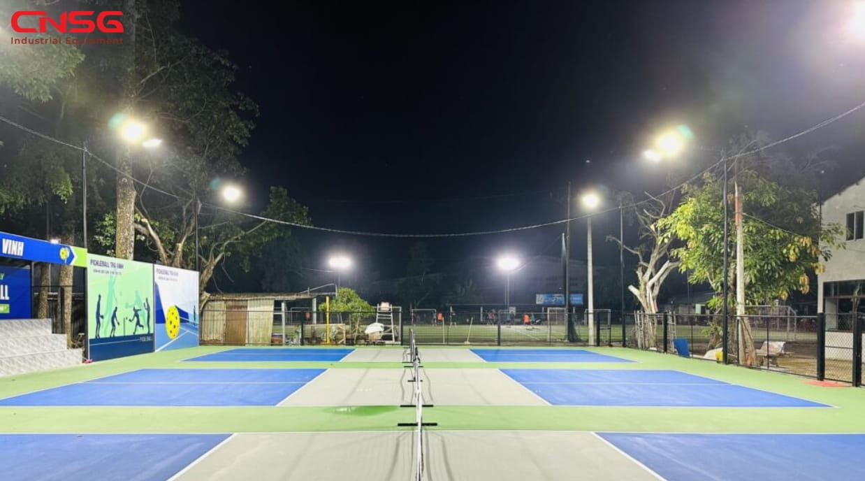 đèn chiếu sáng sân pickleball